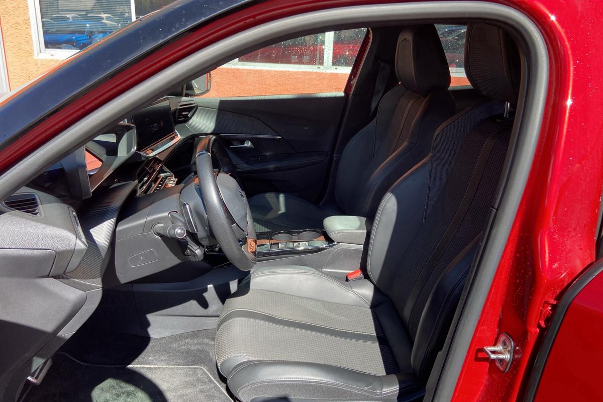 Peugeot 2008 - 1.2 PURETECH 130 EAT8 GT