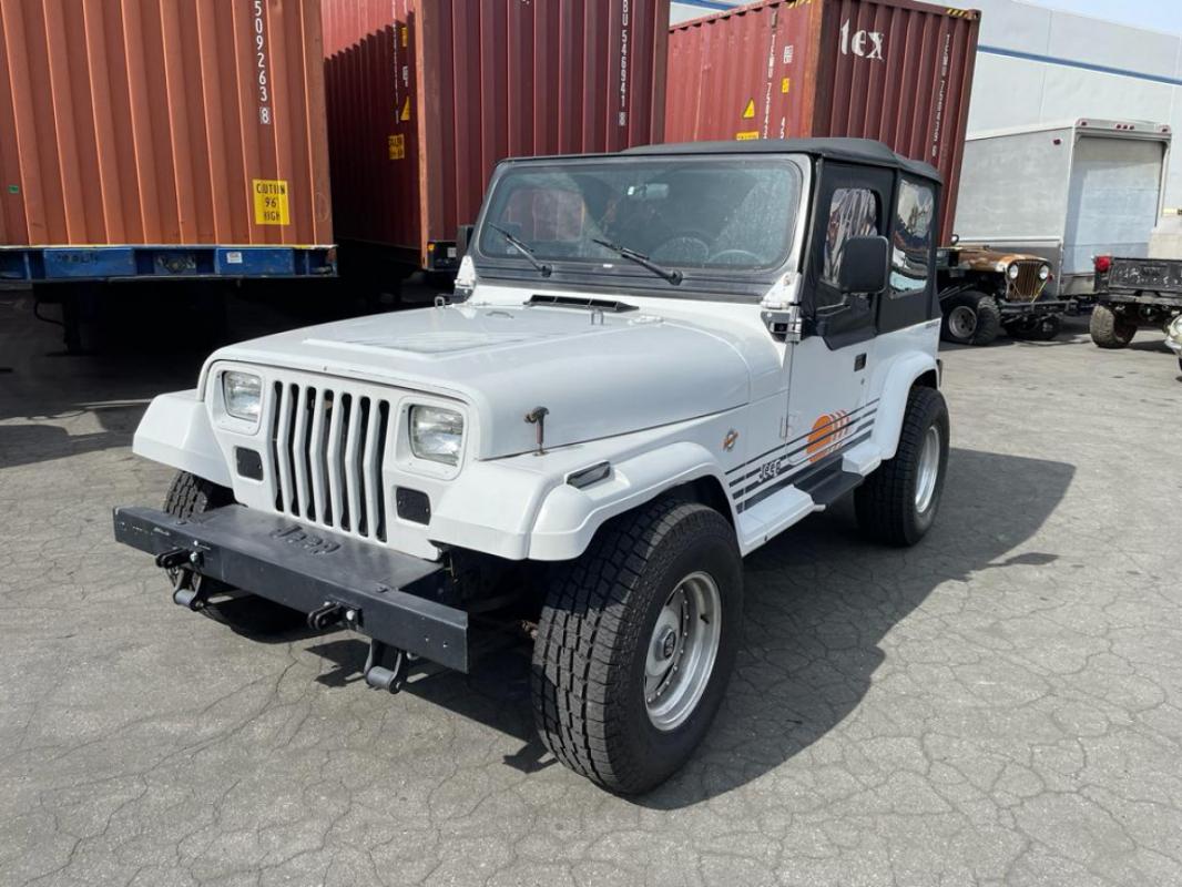 JEEP WRANGLER - 4.2L 6 CYLINDRES BLANCHE ISLAND EDITION (1990)