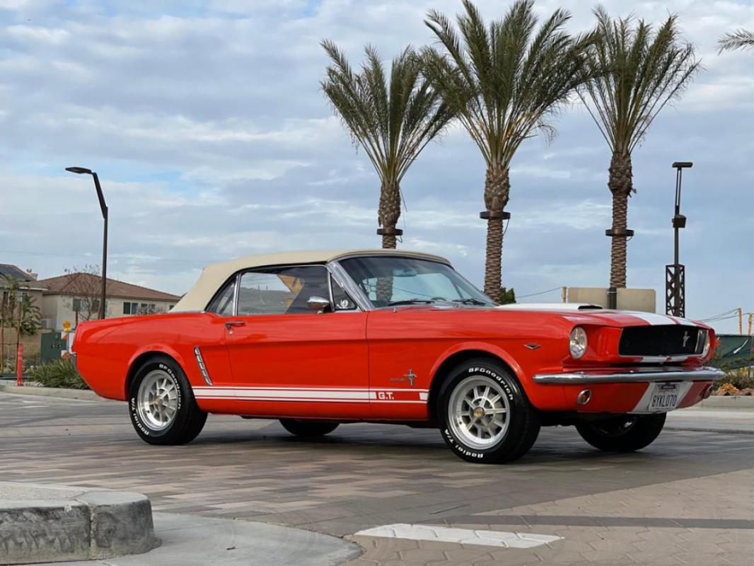 FORD MUSTANG - CABRIOLET POPY RED CODE F 1964 1/2 (1965)