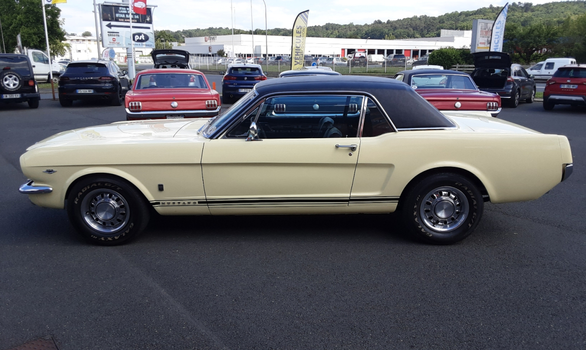 Ford Mustang - COUPE JAUNE TOIT VINYLE CODE A GT